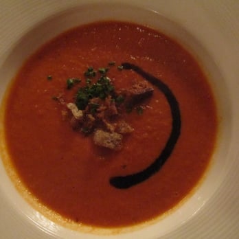 La Goéliche - creamy tomato soup with balsamic glaze - Hotels Near Me - Sainte-Pétronille, Quebec