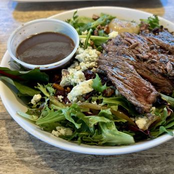 Sizzlin’ Greens - SG salad with tenderloin - Salad Near Me - Winter Garden, Florida Sizzlin’ Greens - SG salad with tenderloin - Salad Near Me - Winter Garden, Florida
