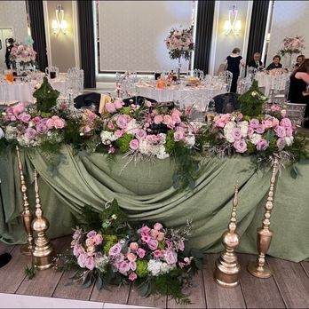Nora's Designed Flowers - Head Table - Florists Near Me - North Hollywood, California Nora's Designed Flowers - Head Table - Florists Near Me - North Hollywood, California