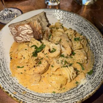Von's 1000Spirits - Tuscan Chicken Pasta - New American Near Me - Seattle, Washington Von's 1000Spirits - Tuscan Chicken Pasta - New American Near Me - Seattle, Washington