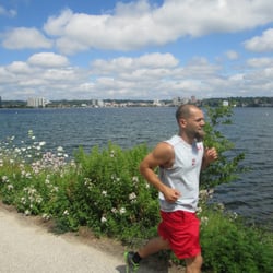 Savage Fitness - Jogging along Kempenfelt bay.