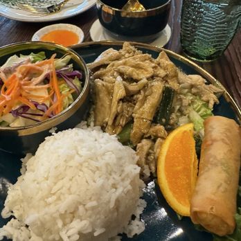 Thai Prime - Garlic chicken with vegetables, salad, soup, spring roll, and salad. Excellent - Thai Near Me - Carmel, Indiana