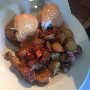 Piatti Danville - Crab Cake Benedict - Italian Near Me - Danville, California Piatti Danville - Crab Cake Benedict - Italian Near Me - Danville, California