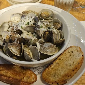The Wharf - Garlic laguini and clams - Seafood Near Me - Fort Bragg, California