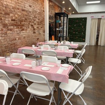 Gracefully Glazed - Paint & Sip Near Me - Broken Arrow, Oklahoma