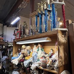 Bargain Center - Dolls and vintage trophies
