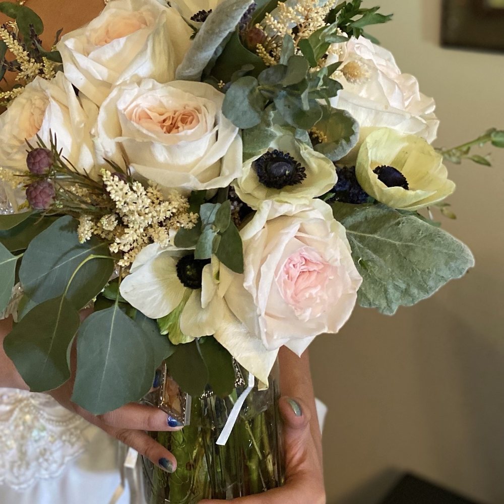 Wedding Bouquet- it smelled amazing. Wedding Bouquet- it smelled amazing.
