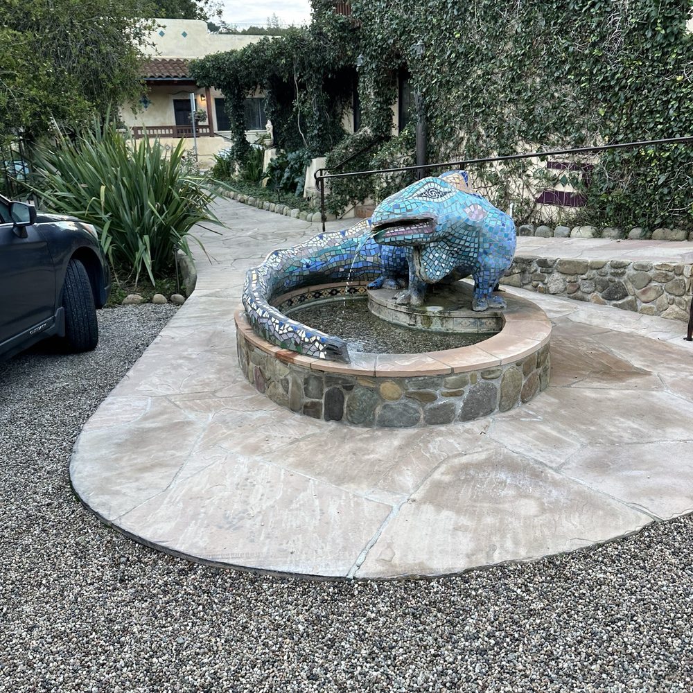 The Blue Iguana Inn - Iguana greeting you. - Hotels Near Me - Ojai, California The Blue Iguana Inn - Iguana greeting you. - Hotels Near Me - Ojai, California