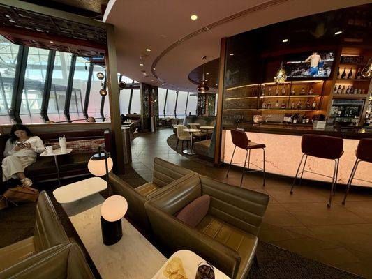 Delta Sky Club by null
