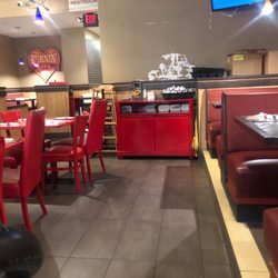 MIKE'S BURGERS - Eating area