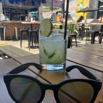 Broken Barrel Bar - Sports Bars Near Me - Chicago, Illinois