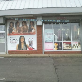 Deveaux Mini Mart - the front of the store - Cosmetics & Beauty Supply Near Me - Niagara Falls, New York