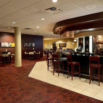 Holiday Inn Manitowoc - Bar - Hotels Near Me - Manitowoc, Wisconsin