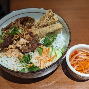 399 Kitchen - Vermicelli with grilled pork and egg rolls - Vietnamese Near Me - Irvine, California 399 Kitchen - Vermicelli with grilled pork and egg rolls - Vietnamese Near Me - Irvine, California