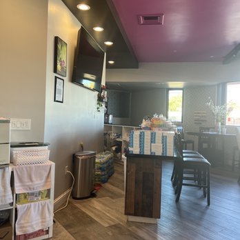 Dahlia Nails & Spa - Clean floor. - Nail Salons Near Me - Sacramento, California