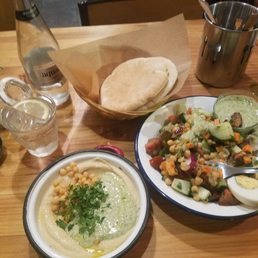 Hummus Ambiguo, Ensanada Lodo, Pita, agua con gas.  ¡¡Sólo 17 euro!!