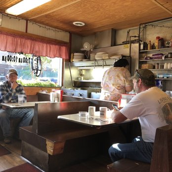 Whitehouse Restaurant - Tiny restaurant...500 sq. feet...with cook in clear sight. - Diners Near Me - Clare, Michigan