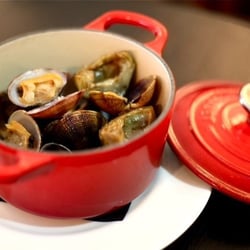 Café Kafka - White wine steamed Clams