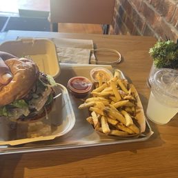 Big Mom's OG Combo perfectly paired with their house LEMONADE! Big Mom's OG Combo perfectly paired with their house LEMONADE!