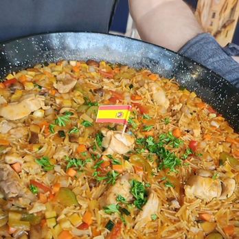 Fideua - Fideua con pollo - Spanish Near Me - Las Vegas, Nevada