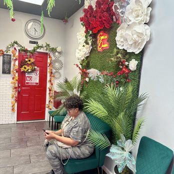 Spice Queen - Waiting area and photo spot! - Soul Food Near Me - Hazel Crest, Illinois