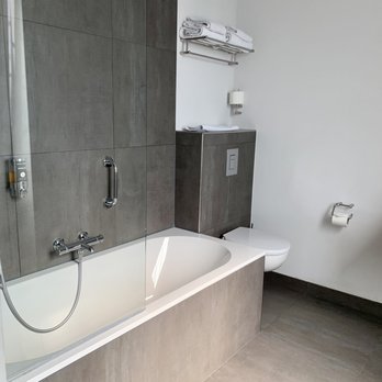 Inntel Hotel Zaandam - Modern bathtub and shower! Super tidy! - Hotels Near Me - Zaandam, New Hampshire