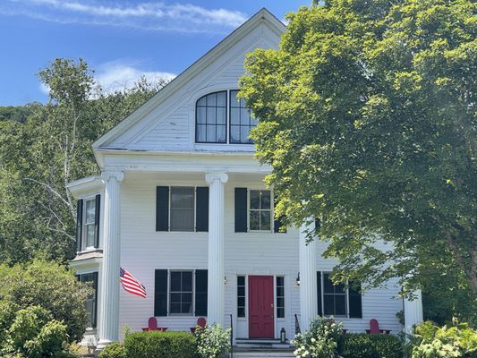 Four Columns Inn & 1832 Tavern by null