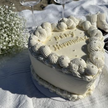 Bonnie's Best Bakes - Gender Reveal Cake - Desserts Near Me - Rancho Dominguez, California