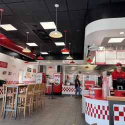 Five Guys - Interior