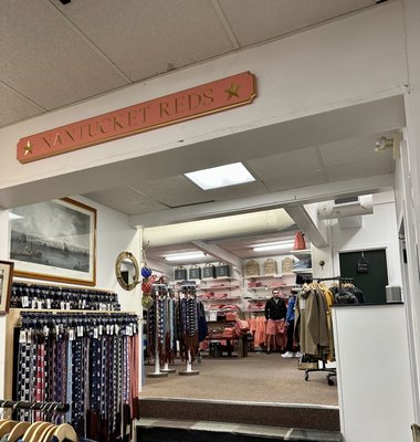 Murray's Toggery Shop by null