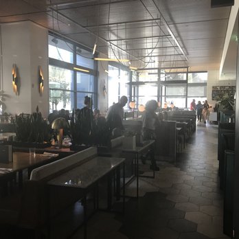 Earls Kitchen + Bar - Cocktail Bars Near Me - Plano, Texas