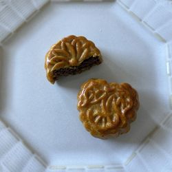 Bread Top House - Green and Red bean mooncakes