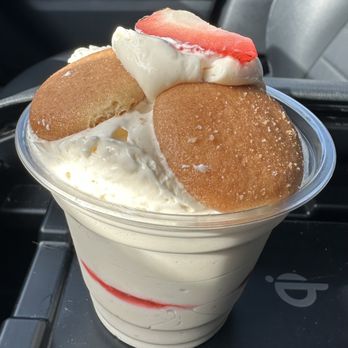 The Puddery - Strawberry banana pudding - Desserts Near Me - Pearland, Texas