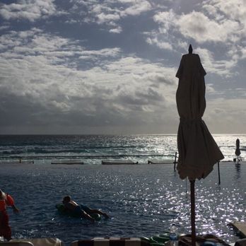 Hard Rock Hotel - Poolside - Hotels Near Me - Cancún, ROO