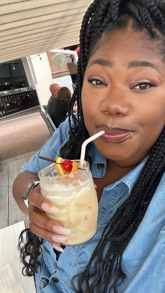 Vola’s Dockside Grill and Hi-Tide Lounge