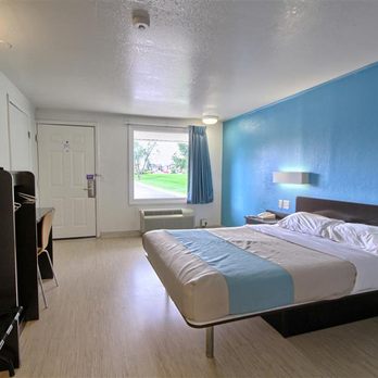 Motel 6 - Guest Room - Hotels Near Me - Ann Arbor, Michigan