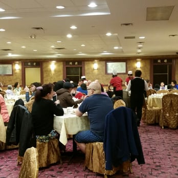 Very Fair Chinese Restaurant - Old school interior with dim sum carts - Cantonese Near Me - Scarborough, Ontario