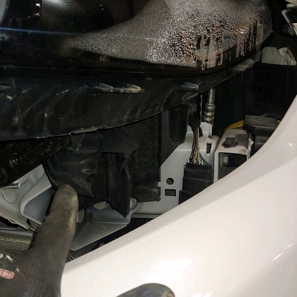 My car Still damaged after my insurance paid greg to fix my car.