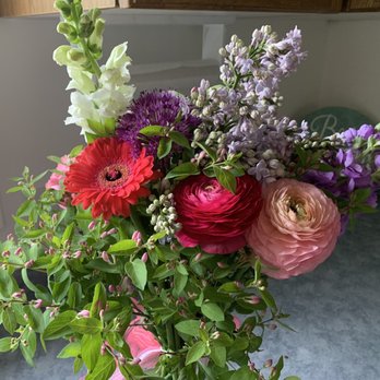 Dahlia May Flower Farm - Florists Near Me - Quinte West, Ontario