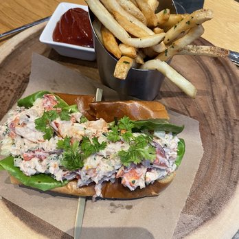 Artisan Bistro - Lobster roll (delicious) - New American Near Me - Boston, Massachusetts