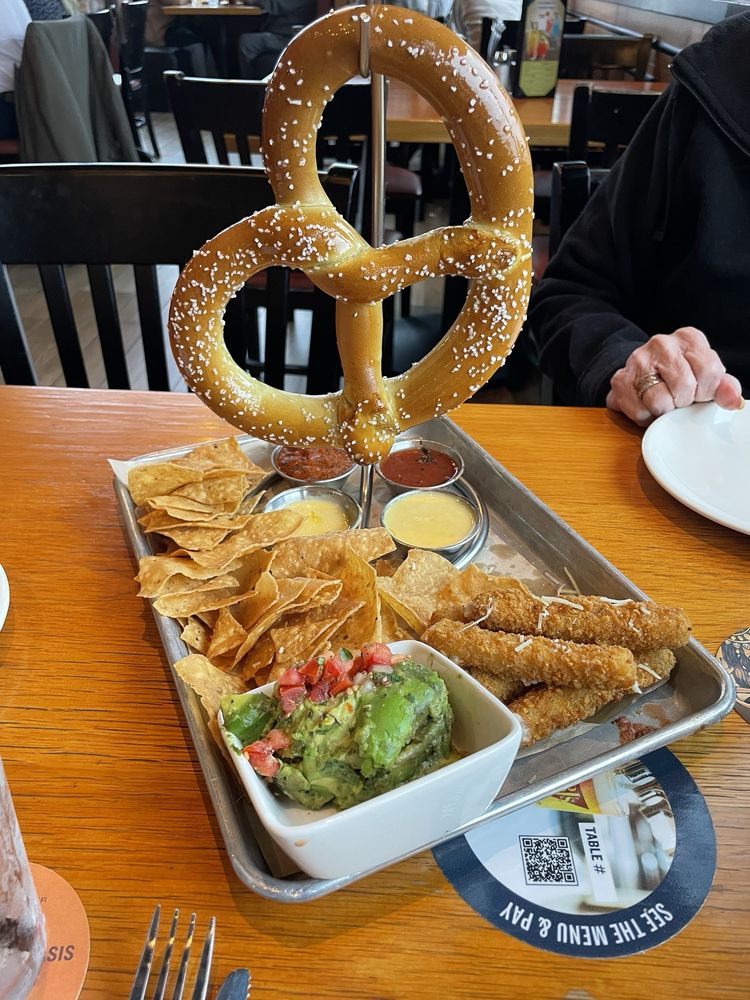 BJ's Restaurant & Brewhouse Image
