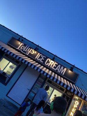 Lolly's Creamery by null