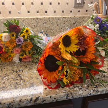 Hidalgo Flowers - Flower bouquets - Florists Near Me - Vista, California