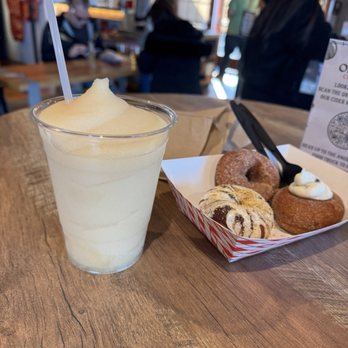 Angry Orchard Cider House - Apple cider slushy and donuts - Cideries Near Me - Walden, New York Angry Orchard Cider House - Apple cider slushy and donuts - Cideries Near Me - Walden, New York