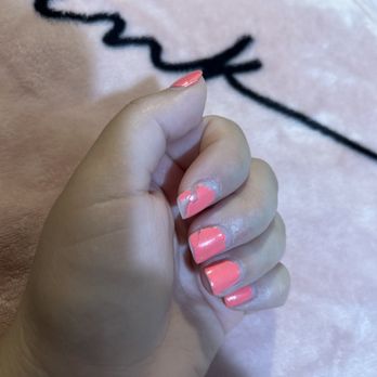 Inspire Nail Bar - 5 days later its really lifted and cracked (started the cracking on day 2 but now its more noticeable) - Nail Salons Near Me - Hyattsville, Maryland