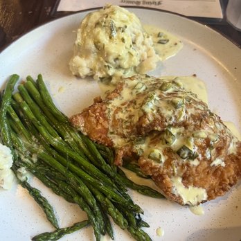 Flying Saucer Draught Emporium - Fried chicken, mashed potatoes, and asparagus - New American Near Me - Cordova, Tennessee Flying Saucer Draught Emporium - Fried chicken, mashed potatoes, and asparagus - New American Near Me - Cordova, Tennessee