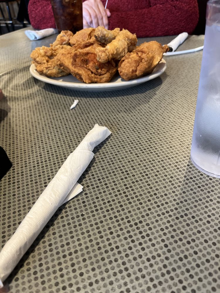 CROSSROADS RESTAURANT & LOUNGE Updated October 2024 11 Reviews