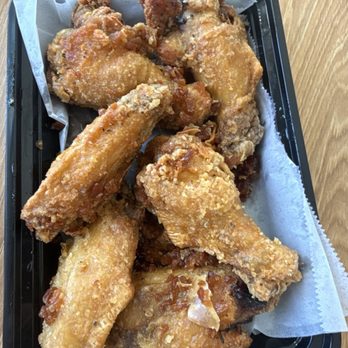 Bread Spot - Garlic & Butter Chicken Wings - Cnh G Chin B Ti - Vietnamese Near Me - Rosemead, California
