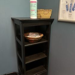 Seattle Sun Tan - No towels, dirty counter, no other supplies