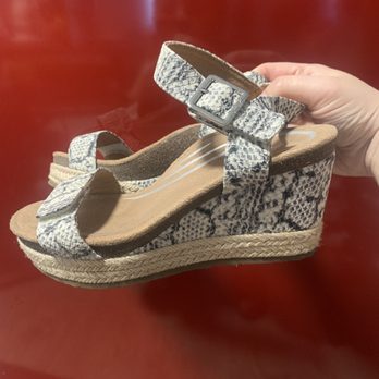 InStep North - Gateway - These Aetrex wedges are SO comfortable and cute! - Shoe Stores Near Me - Austin, Texas
